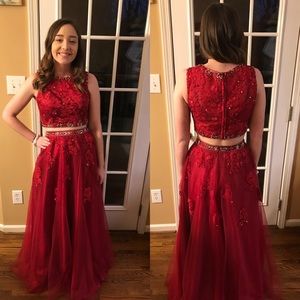 JJ’s House 2 piece Prom/Formal Dress
